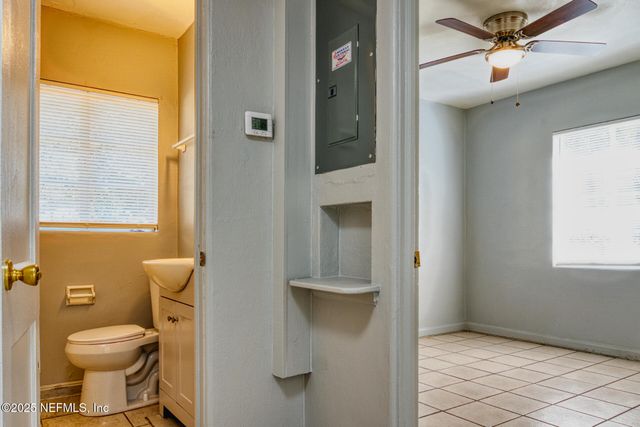 2561 NICHOLAS Circle E, Jacksonville, FL 32207