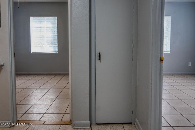 2561 NICHOLAS Circle E, Jacksonville, FL 32207