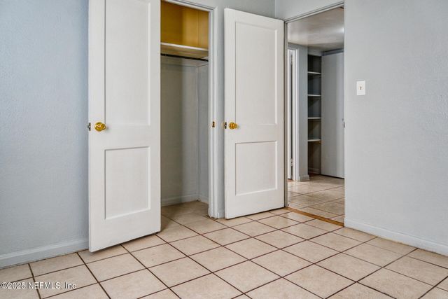 2561 NICHOLAS Circle E, Jacksonville, FL 32207