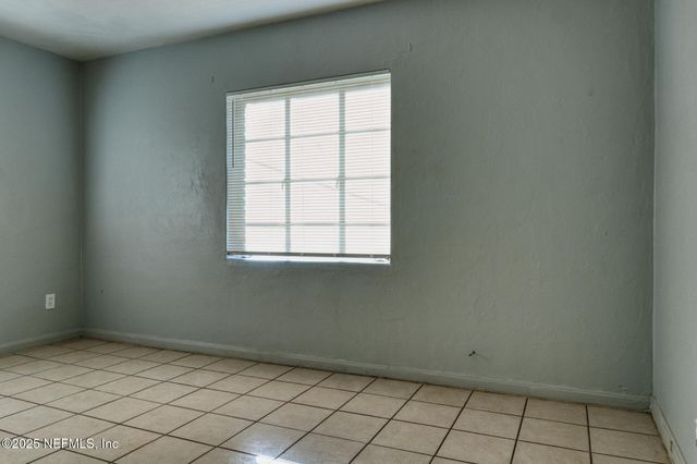 2561 NICHOLAS Circle E, Jacksonville, FL 32207