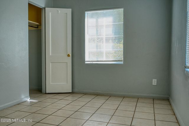 2561 NICHOLAS Circle E, Jacksonville, FL 32207