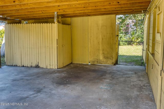 2561 NICHOLAS Circle E, Jacksonville, FL 32207