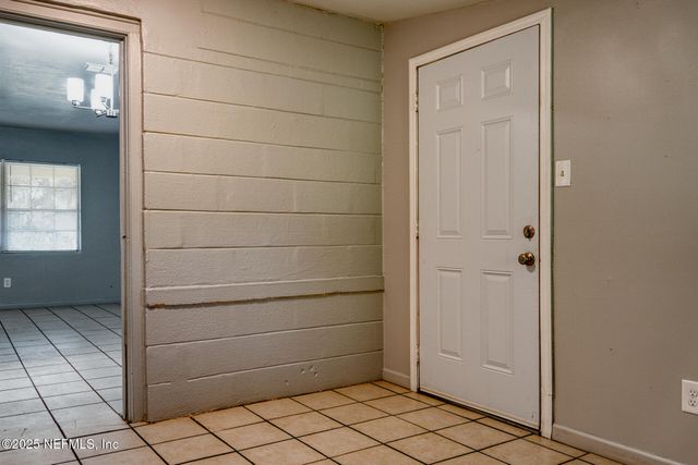 2561 NICHOLAS Circle E, Jacksonville, FL 32207