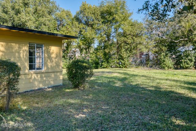 2561 NICHOLAS Circle E, Jacksonville, FL 32207