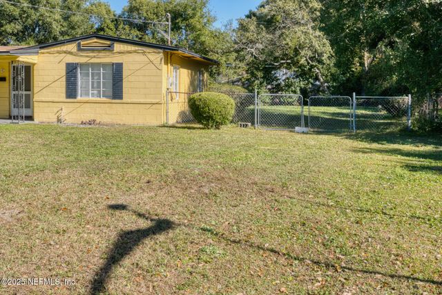 2561 NICHOLAS Circle E, Jacksonville, FL 32207