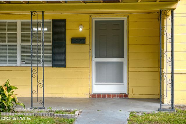 2561 NICHOLAS Circle E, Jacksonville, FL 32207