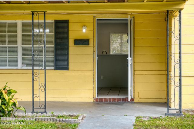 2561 NICHOLAS Circle E, Jacksonville, FL 32207