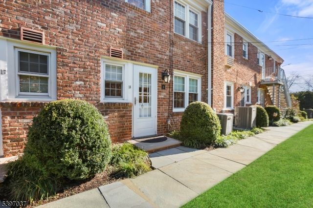 68 New England Ave Unit 18 18, Summit City, NJ 07901