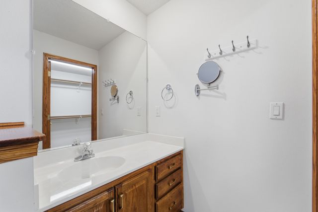 5512 Garrison Court, Johnston, IA 50131