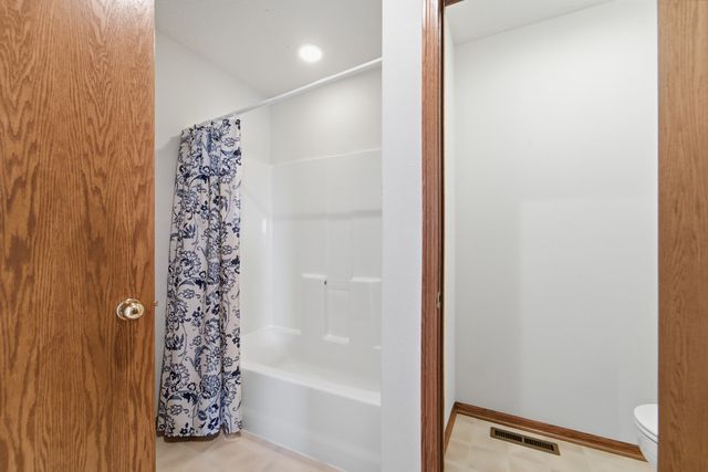 5512 Garrison Court, Johnston, IA 50131