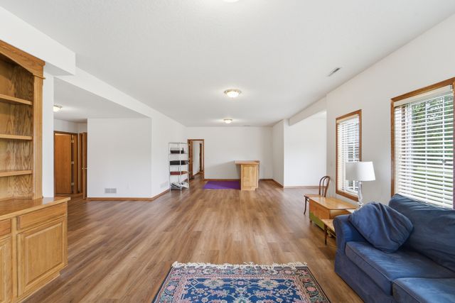 5512 Garrison Court, Johnston, IA 50131