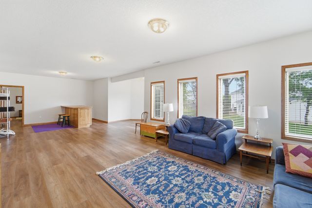 5512 Garrison Court, Johnston, IA 50131