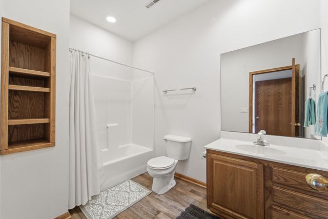 5512 Garrison Court, Johnston, IA 50131