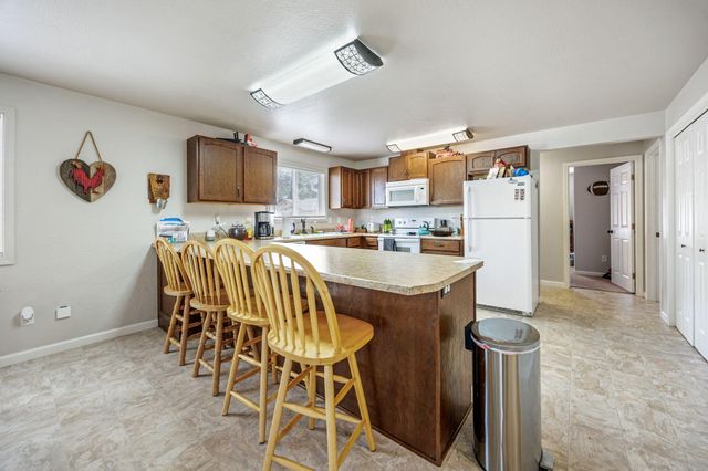 225 Wilson Road, Central Point, OR 97502