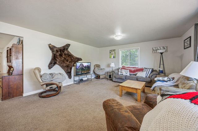 225 Wilson Road, Central Point, OR 97502