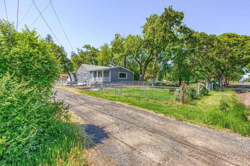 225 Wilson Road, Central Point, OR 97502