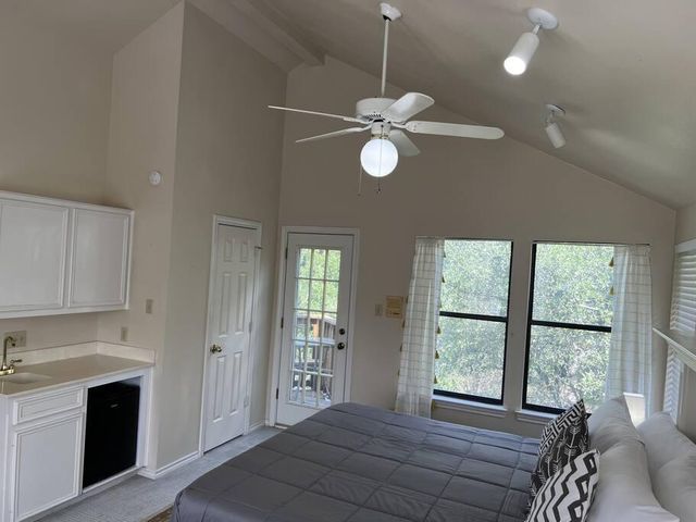 501 Westbrook DR, Austin, TX 78746