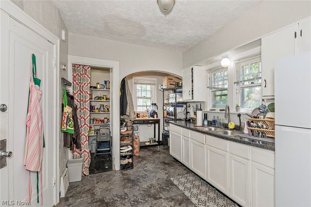 3571 Strathavon Road, Shaker Heights, OH 44120
