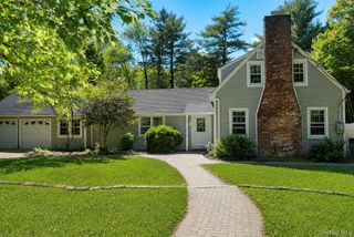 80 Mount Pleasant Road, Smithtown, NY 11787