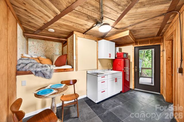 106 Windy Gap Road, Asheville, NC 28804
