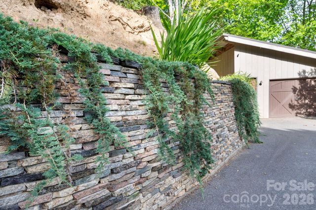 106 Windy Gap Road, Asheville, NC 28804