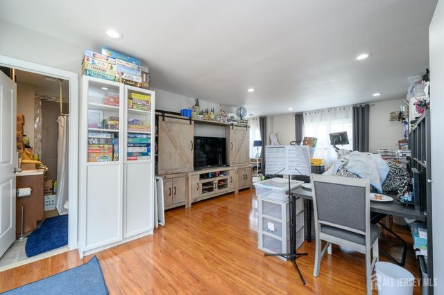 42 Sefton Circle, Piscataway, NJ 08854