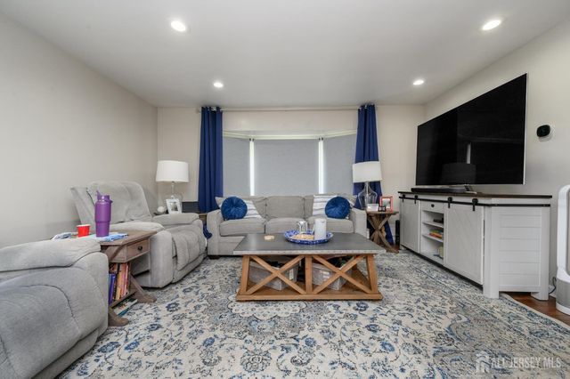 42 Sefton Circle, Piscataway, NJ 08854