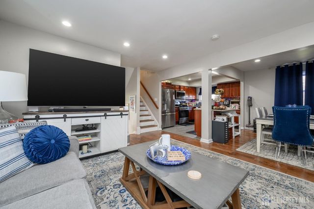 42 Sefton Circle, Piscataway, NJ 08854