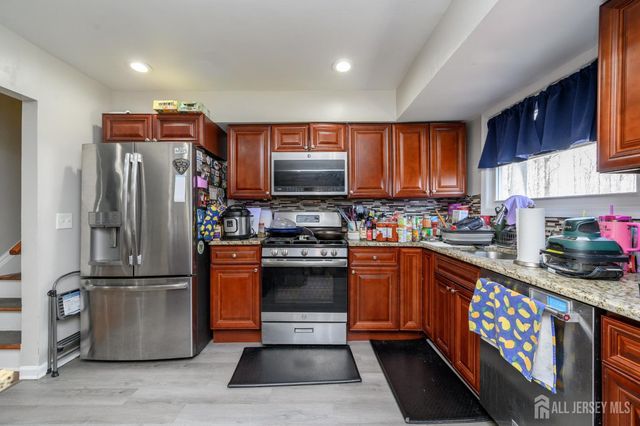 42 Sefton Circle, Piscataway, NJ 08854