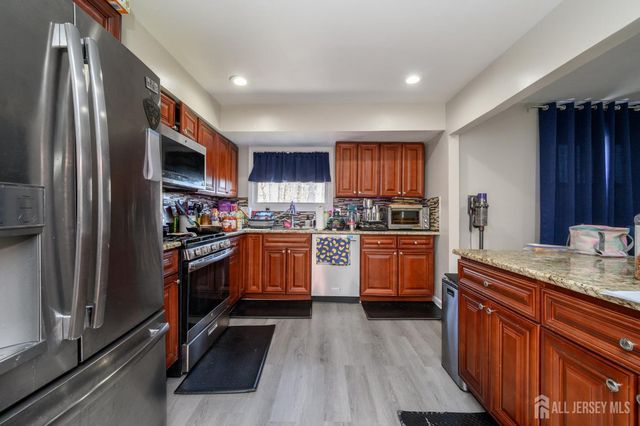 42 Sefton Circle, Piscataway, NJ 08854