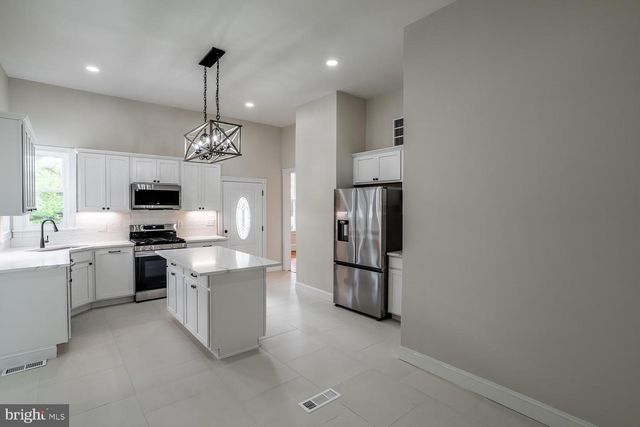 19 E CEDAR AVE, Merchantville, NJ 08109