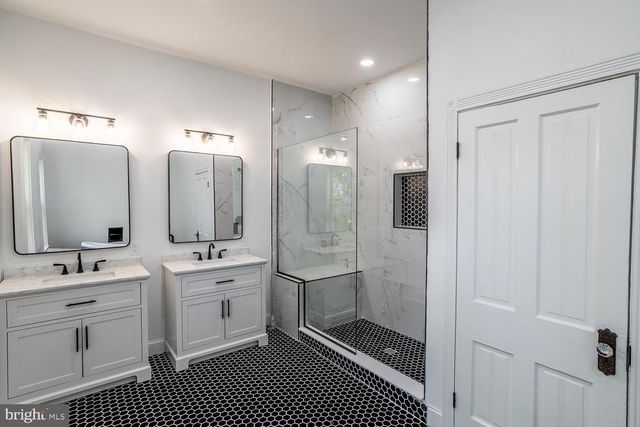 19 E CEDAR AVE, Merchantville, NJ 08109
