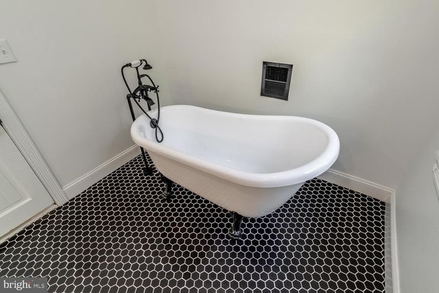 19 E CEDAR AVE, Merchantville, NJ 08109