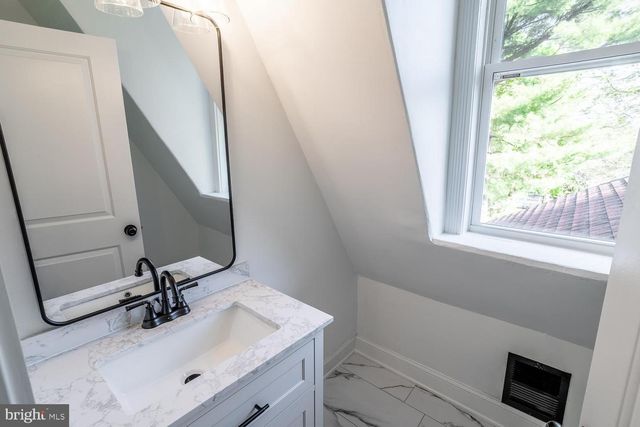 19 E CEDAR AVE, Merchantville, NJ 08109