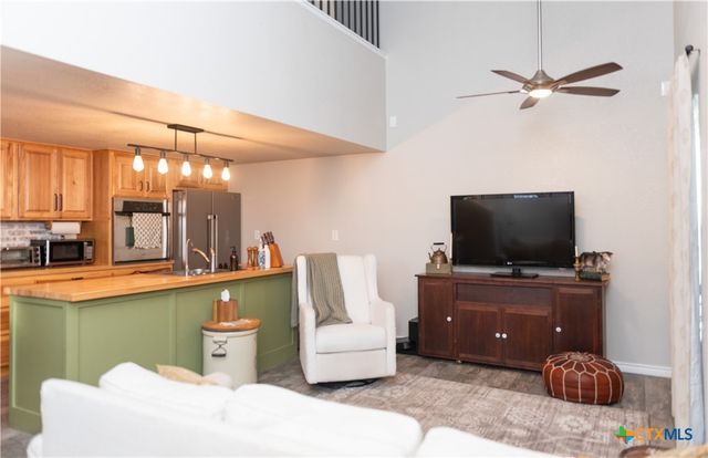 104 Winding River Road, Kempner, TX 76539