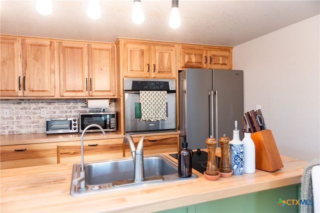 104 Winding River Road, Kempner, TX 76539