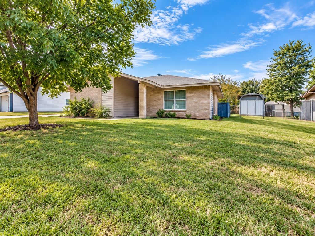 121 N Willow Street, Mansfield, TX 76063 — exterior