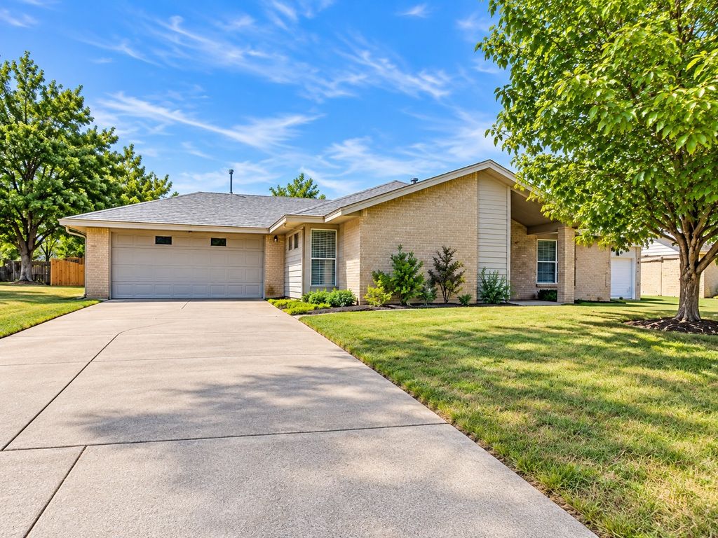 121 N Willow Street, Mansfield, TX 76063 — photo 2