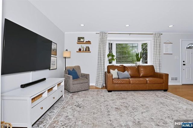 264 Lincoln Boulevard, Emerson, NJ 07630