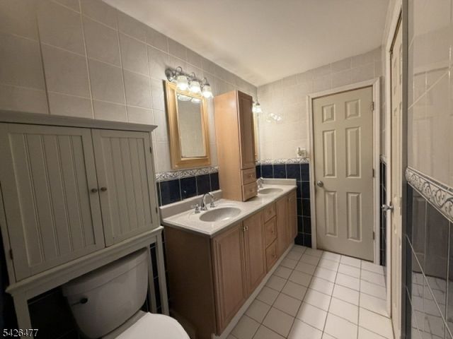 32 Brunswick Dr, Howell Twp., NJ 07731