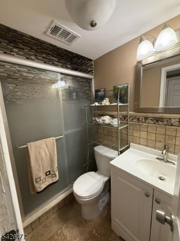 32 Brunswick Dr, Howell Twp., NJ 07731