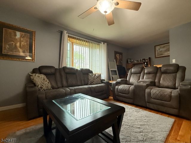 32 Brunswick Dr, Howell Twp., NJ 07731