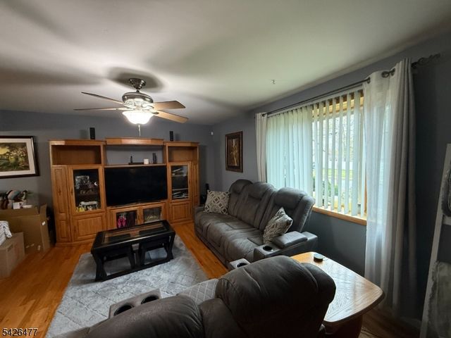 32 Brunswick Dr, Howell Twp., NJ 07731