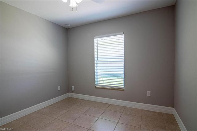 723 SW 40th TER, Cape Coral, FL 33914