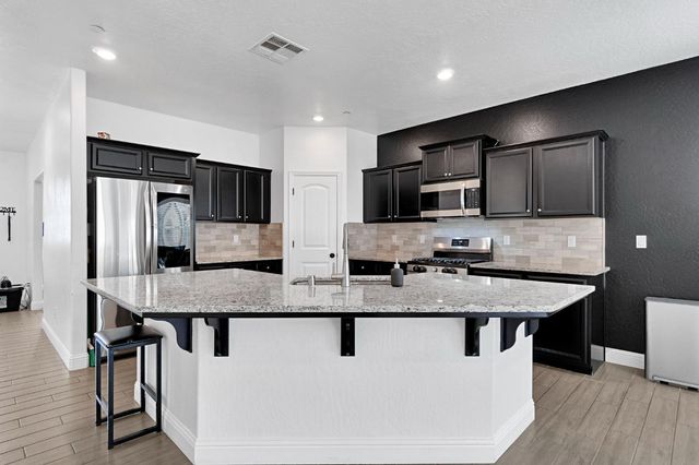 6178 E Mono Street, Fresno, CA 93727