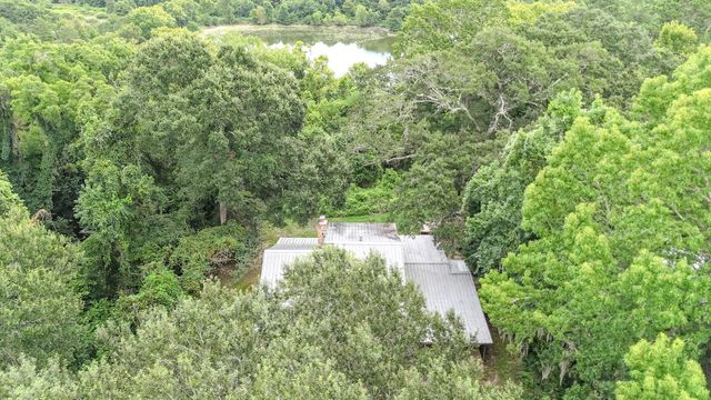 605 Clayton Street, Dayton, TX 77535