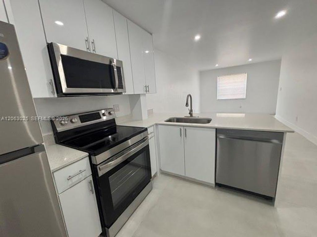 8951 SW 72nd Street 102, Miami, FL 33173