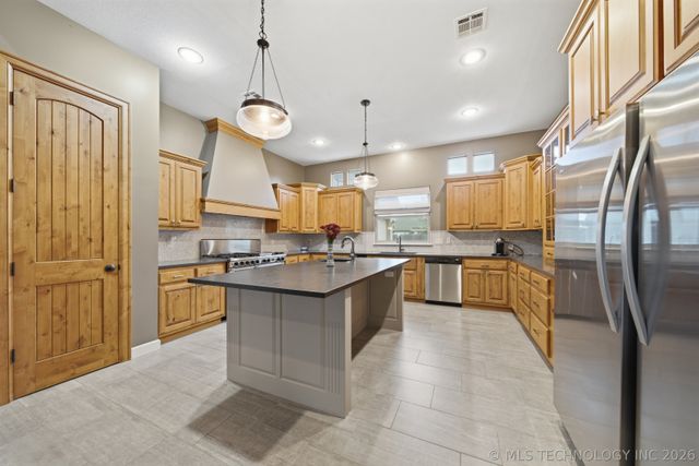 11407 E 133rd Street S, Broken Arrow, OK 74011