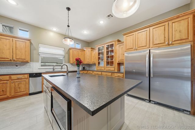 11407 E 133rd Street S, Broken Arrow, OK 74011