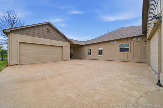 11407 E 133rd Street S, Broken Arrow, OK 74011